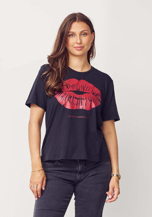 I SAY Kora Lip T-Shirt T-Shirts 900 Black